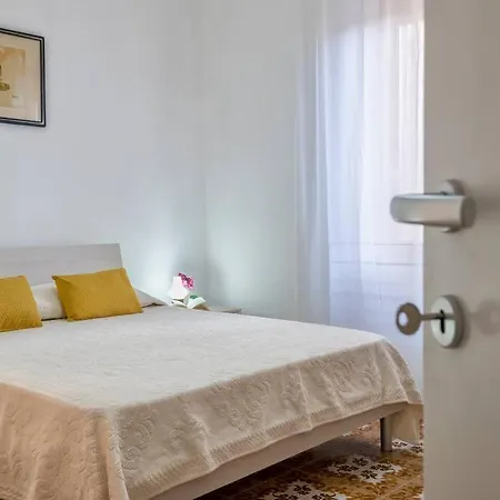 100 Metri Dal Mare Apartment *